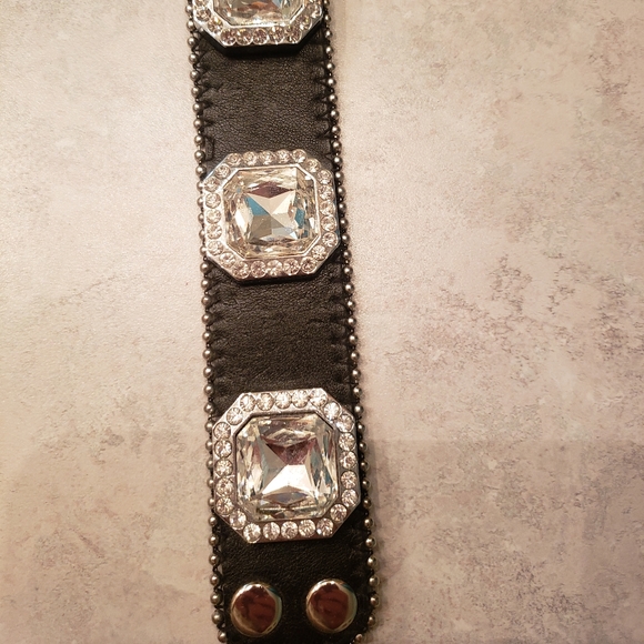 Very beautiful, cuff, leather, snap, rhinestone bracelet. Excellent condition. - Picture 3 of 4